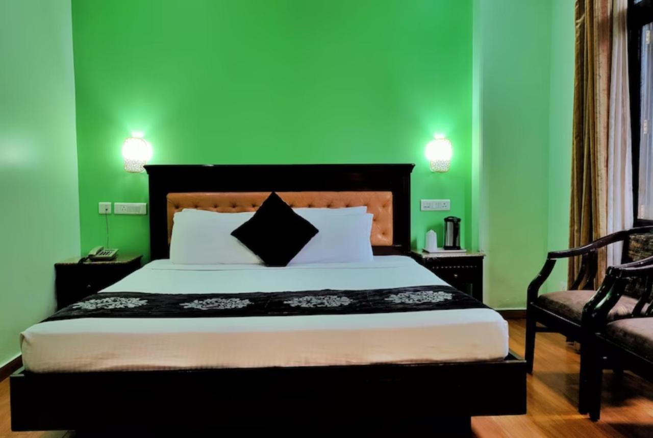 Hotel Marc Шимла Екстериор снимка