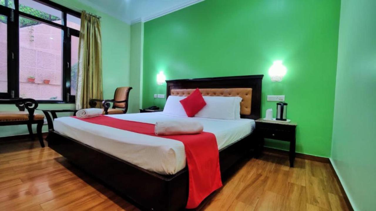 Hotel Marc Шимла Екстериор снимка