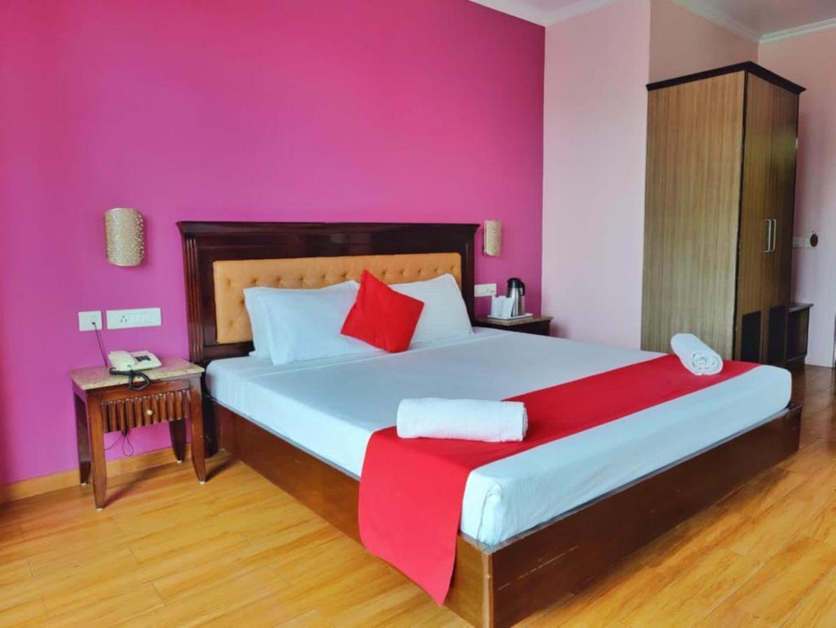 Hotel Marc Шимла Екстериор снимка