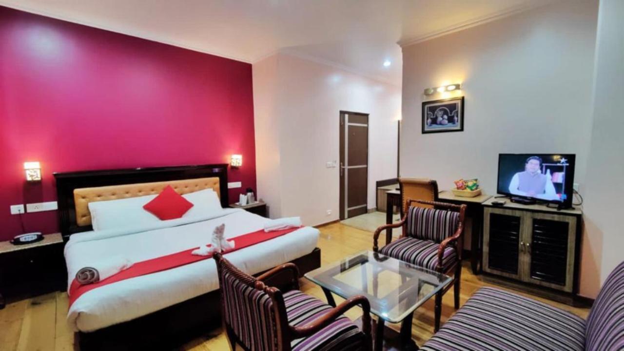 Hotel Marc Шимла Екстериор снимка