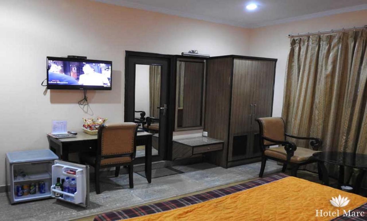 Hotel Marc Шимла Екстериор снимка