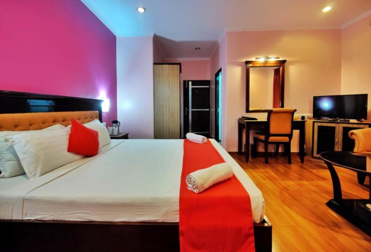 Hotel Marc Шимла Екстериор снимка