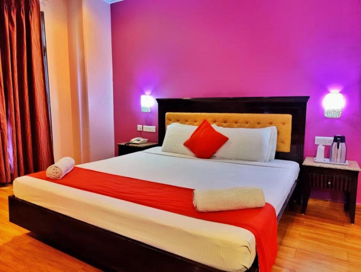 Hotel Marc Шимла Екстериор снимка