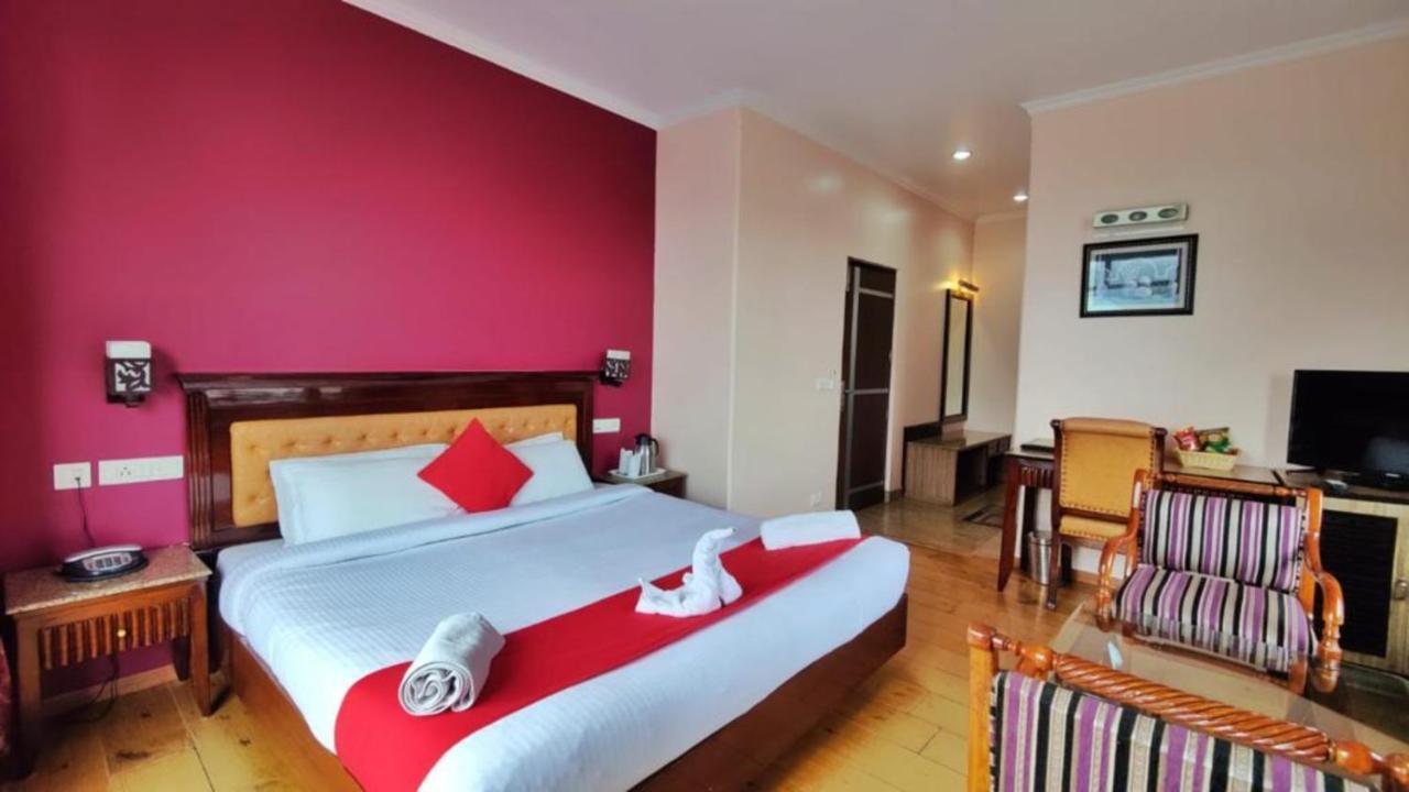 Hotel Marc Шимла Екстериор снимка