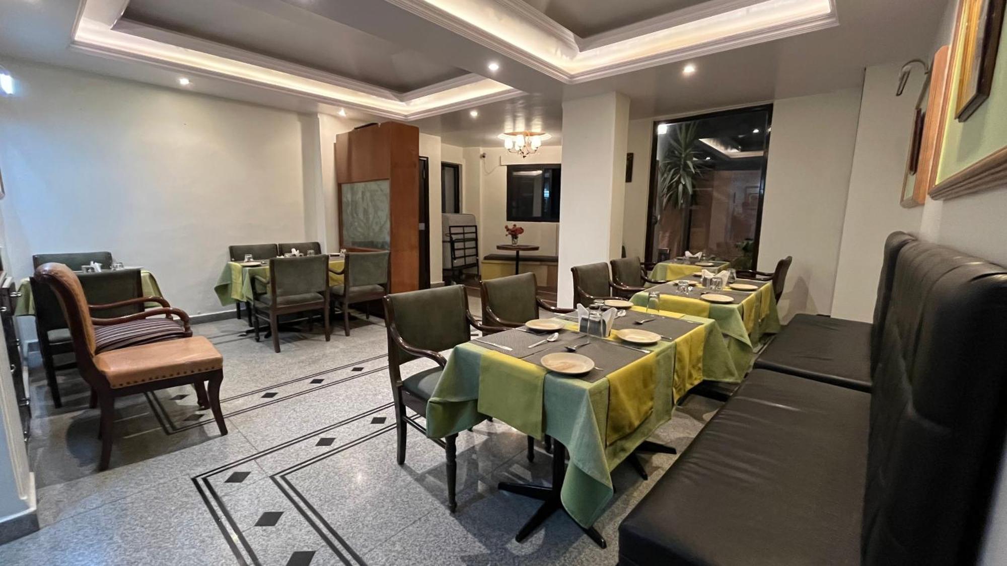 Hotel Marc Шимла Екстериор снимка
