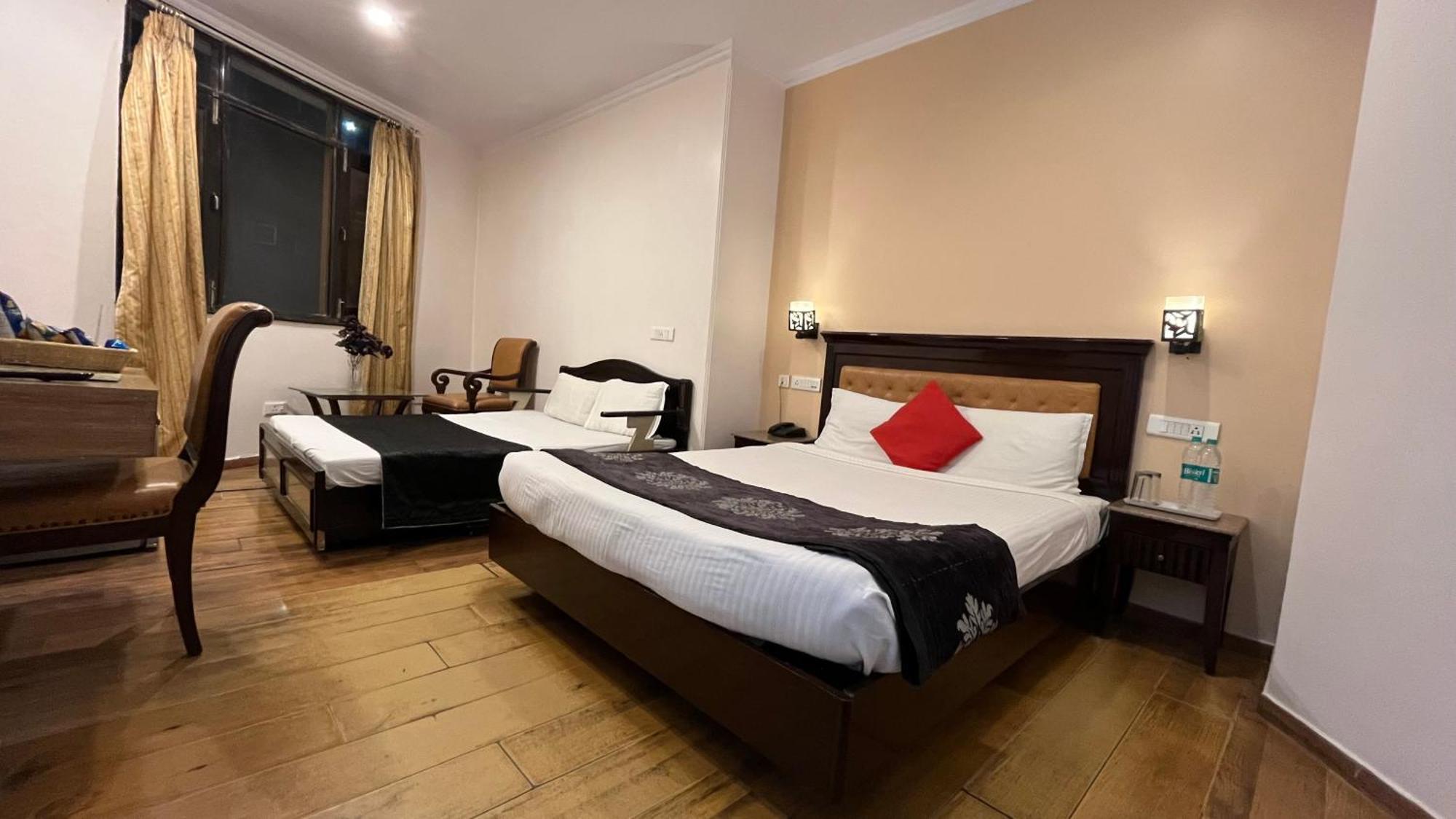 Hotel Marc Шимла Екстериор снимка