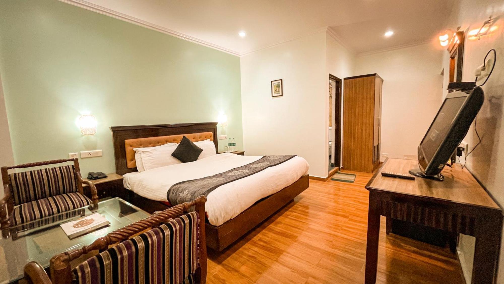 Hotel Marc Шимла Екстериор снимка