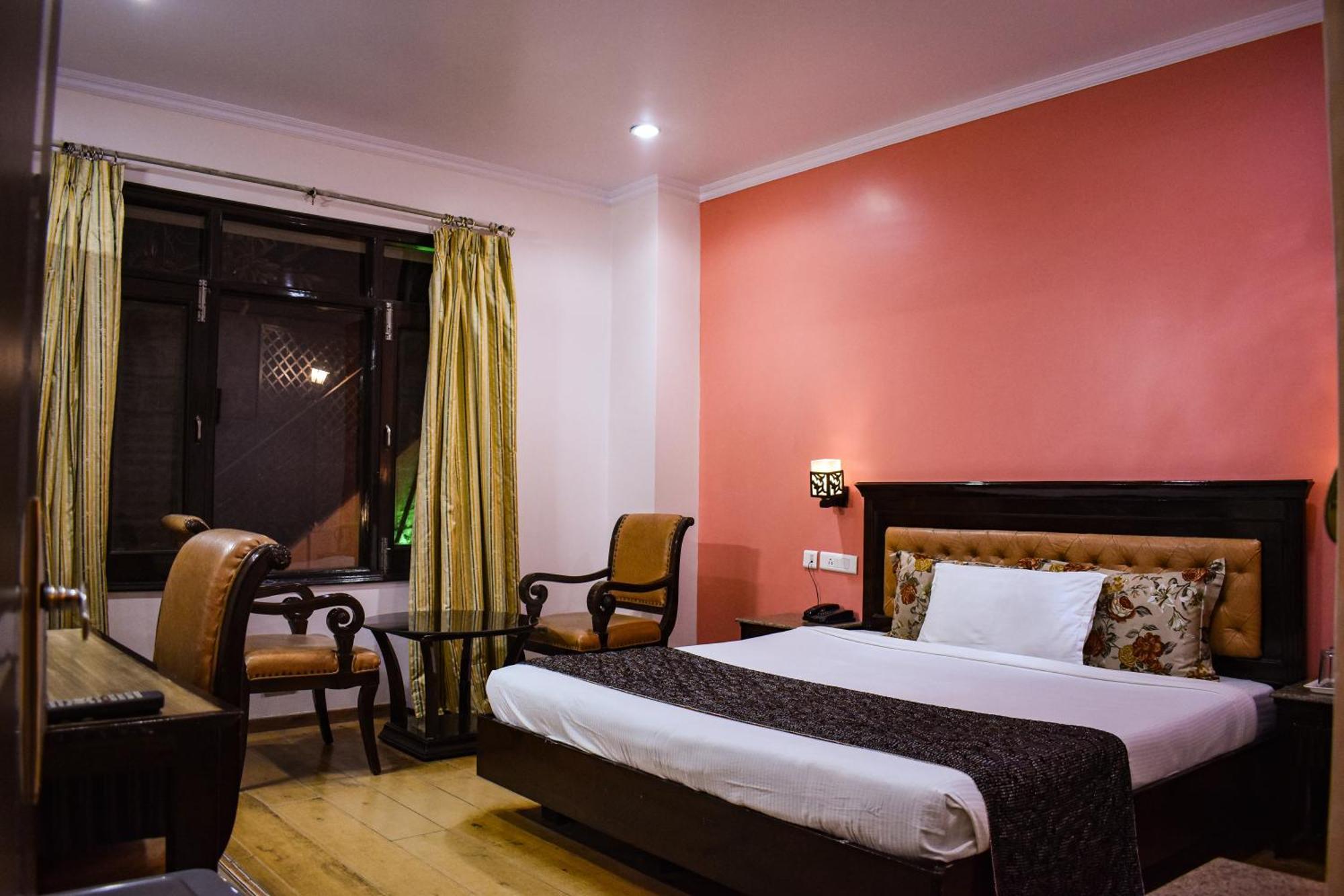 Hotel Marc Шимла Екстериор снимка