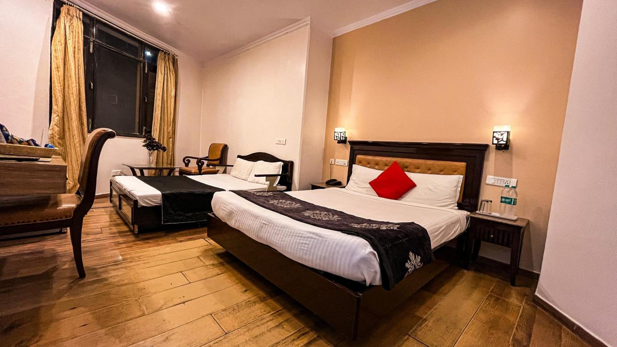 Hotel Marc Шимла Екстериор снимка